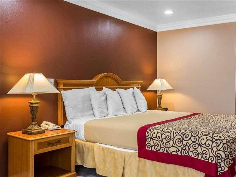 Rodeway Inn Cypress Ngoại thất bức ảnh