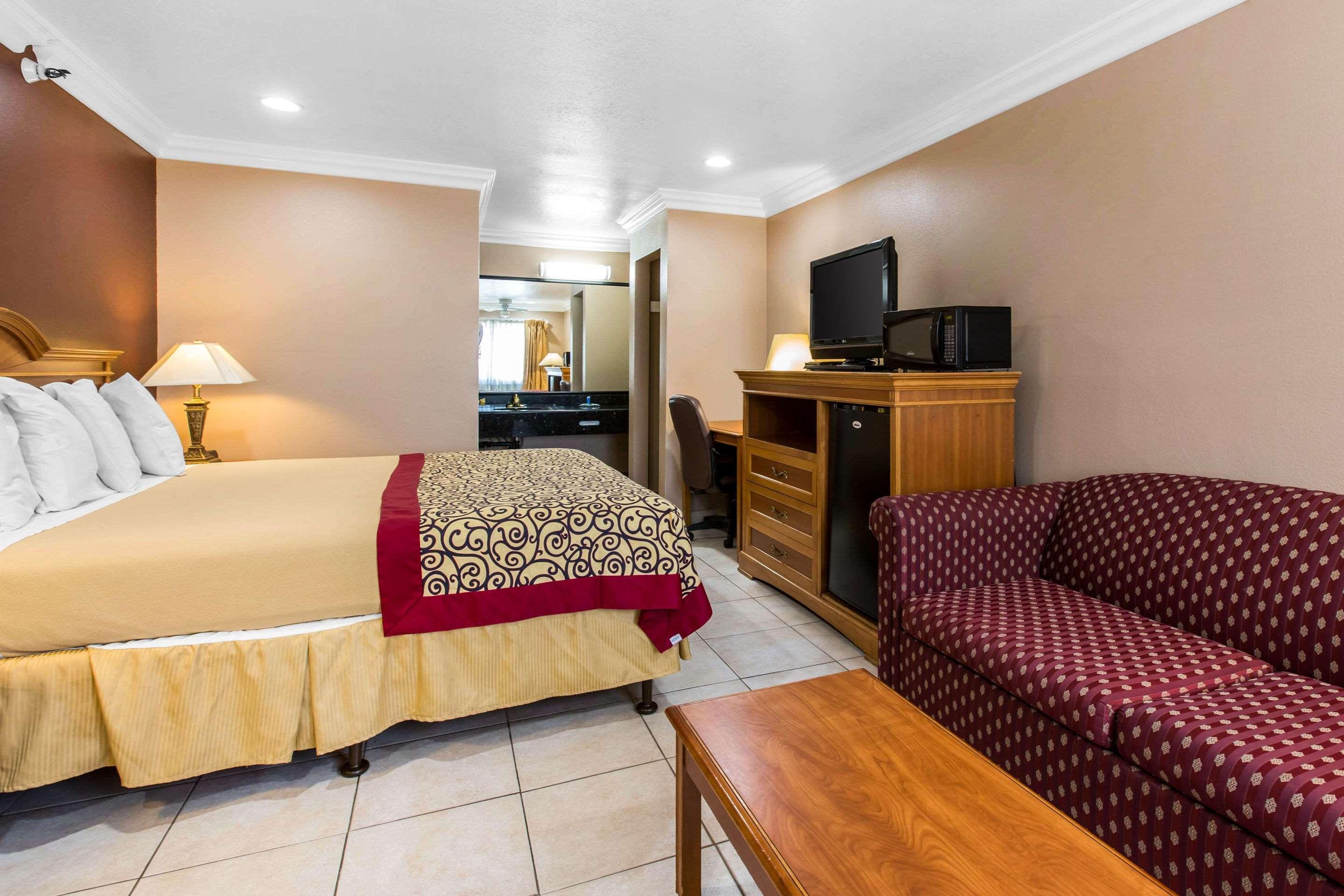 Rodeway Inn Cypress Ngoại thất bức ảnh
