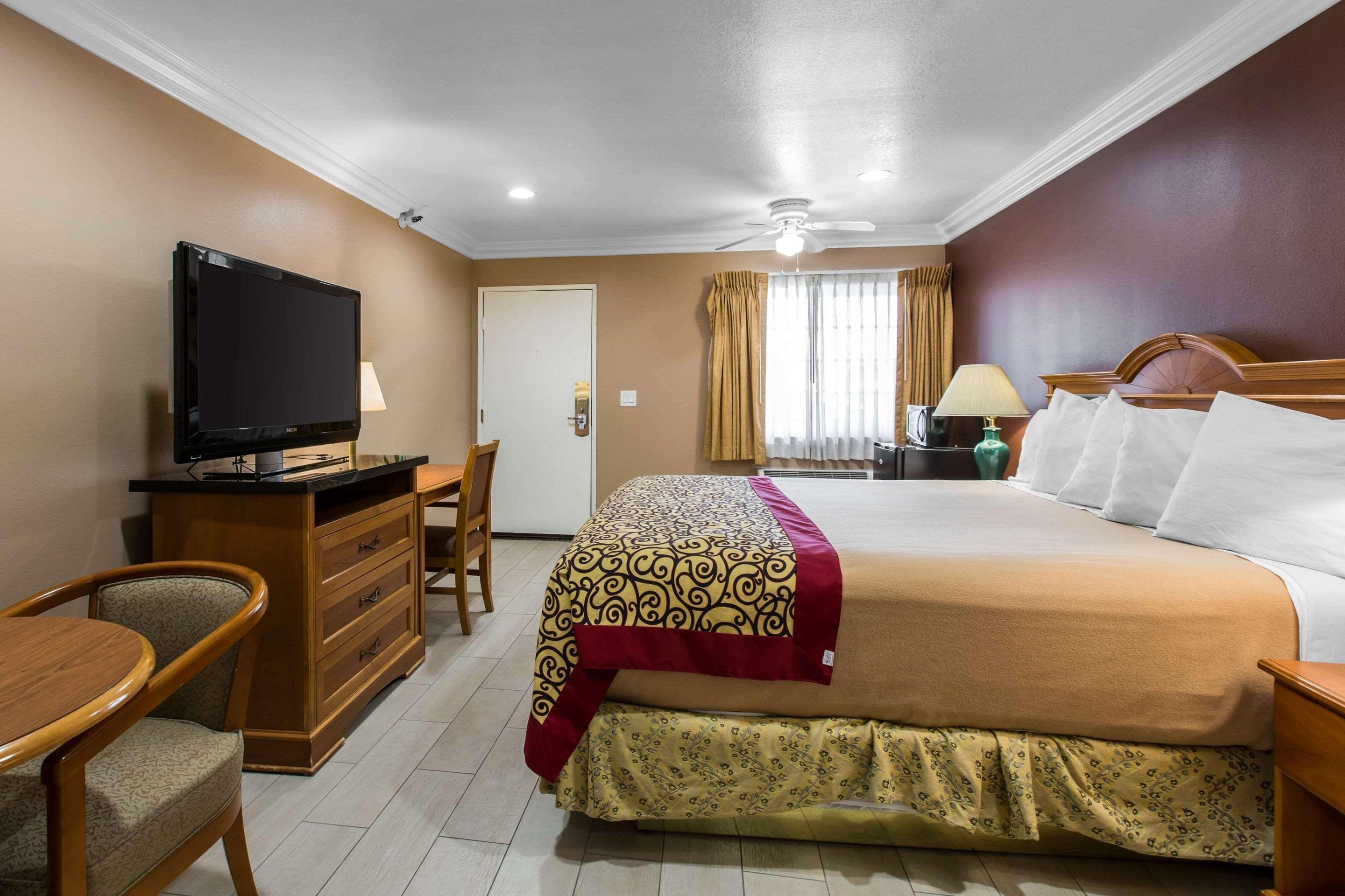 Rodeway Inn Cypress Ngoại thất bức ảnh