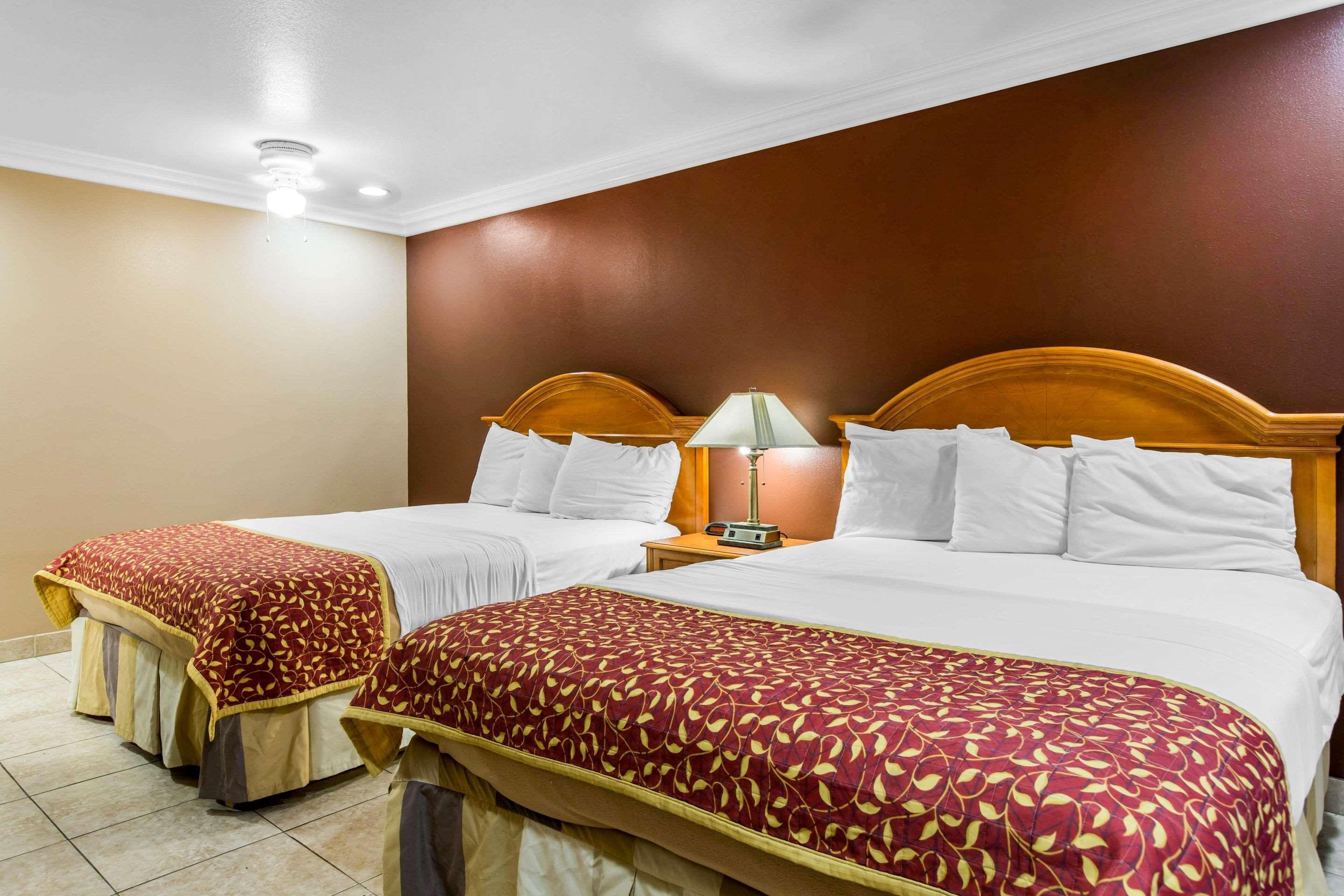 Rodeway Inn Cypress Ngoại thất bức ảnh
