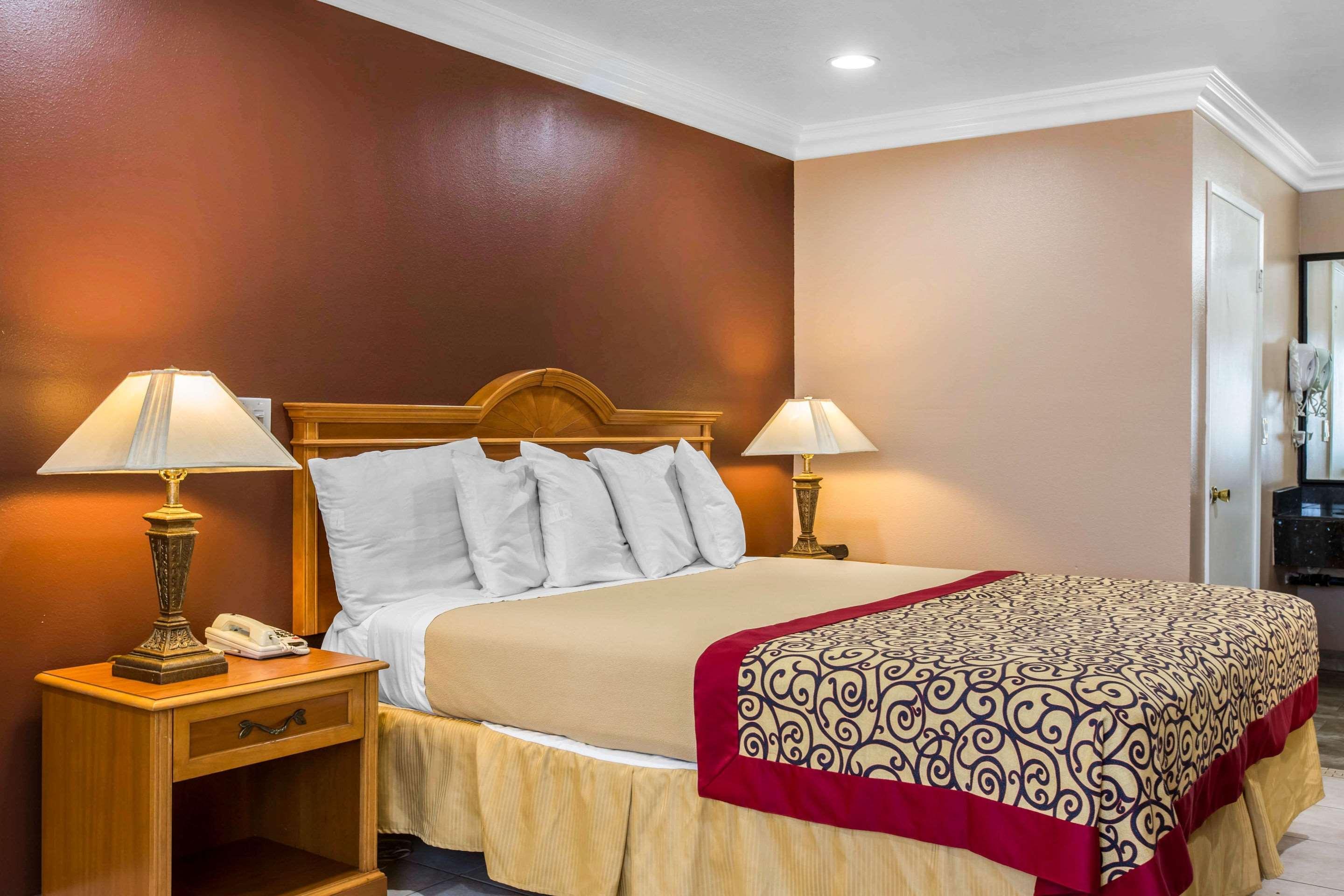 Rodeway Inn Cypress Ngoại thất bức ảnh
