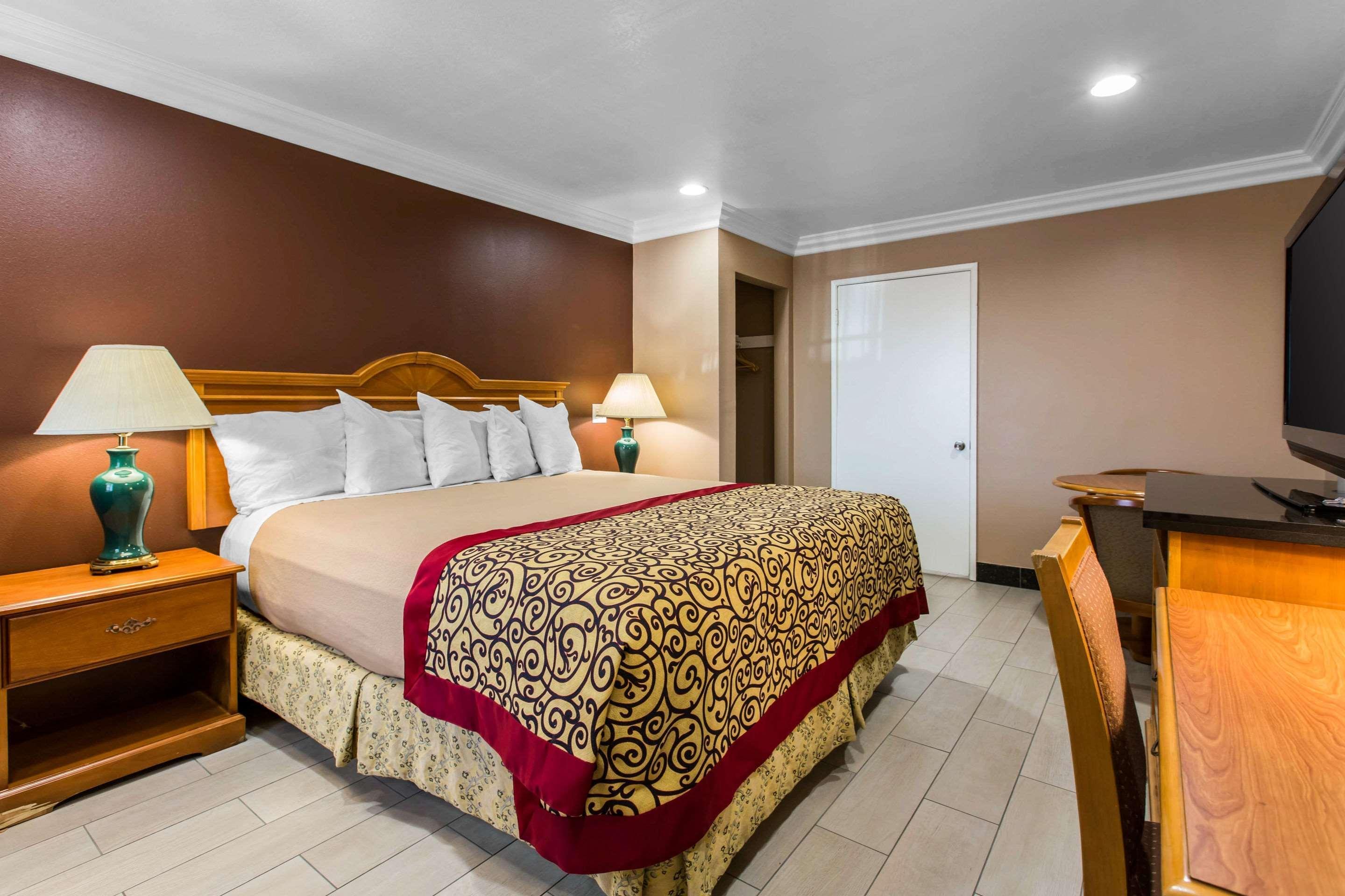Rodeway Inn Cypress Ngoại thất bức ảnh